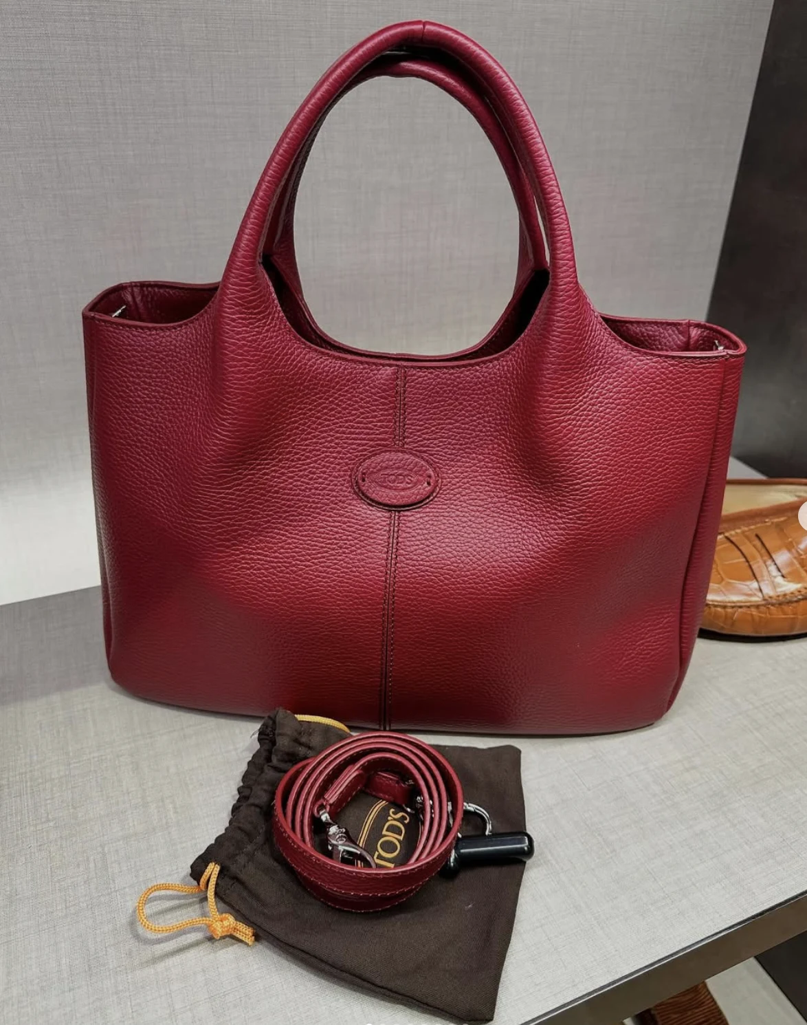 TOD’S, piccola, medium open top tote bag, with long strap, leather dark red