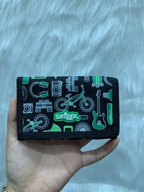 SMIGGLE, for kids, trifold wallet with lanyard, wonder world, Black.